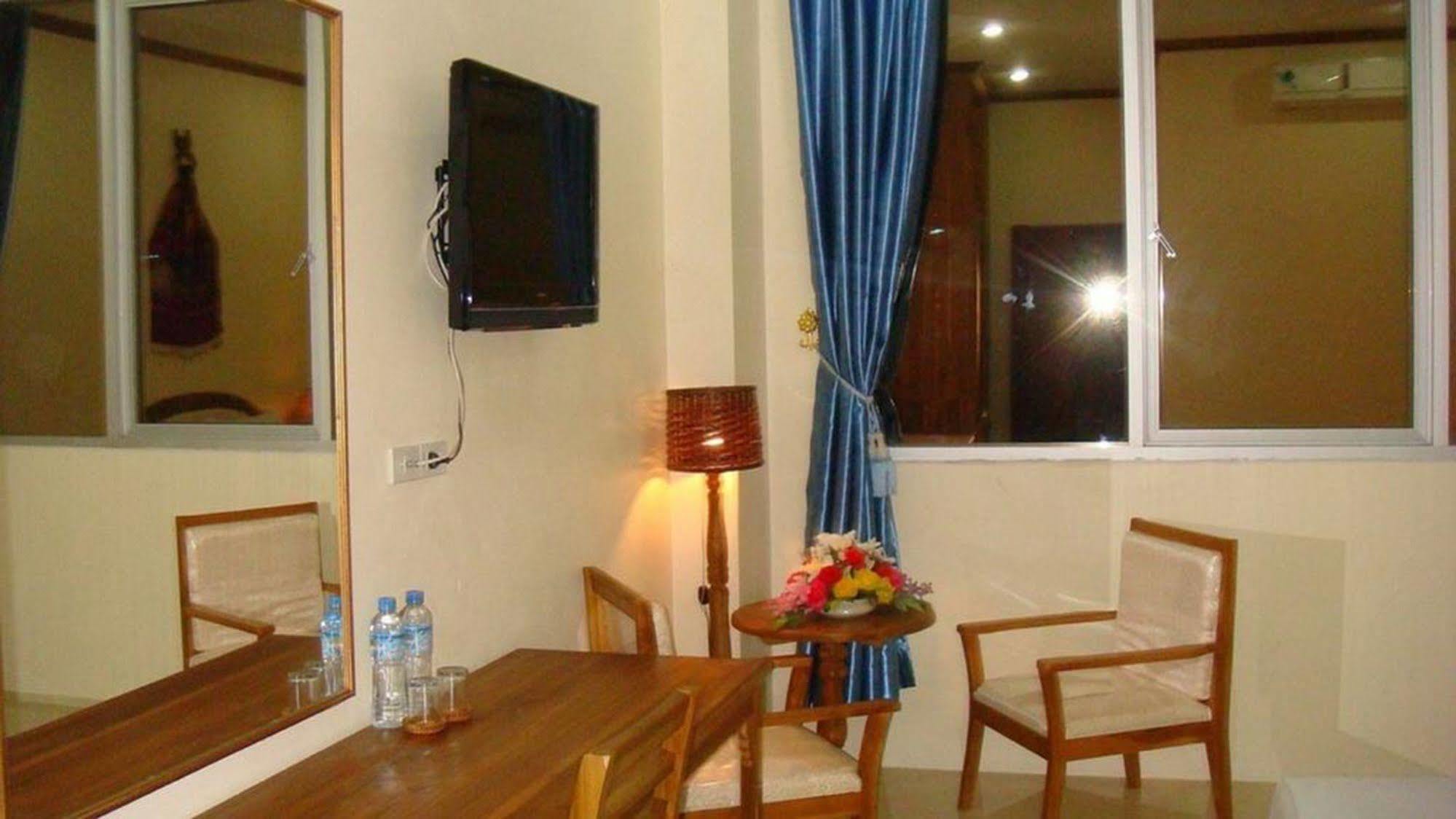 La Ong Dao Hotel1 Виентиане Екстериор снимка